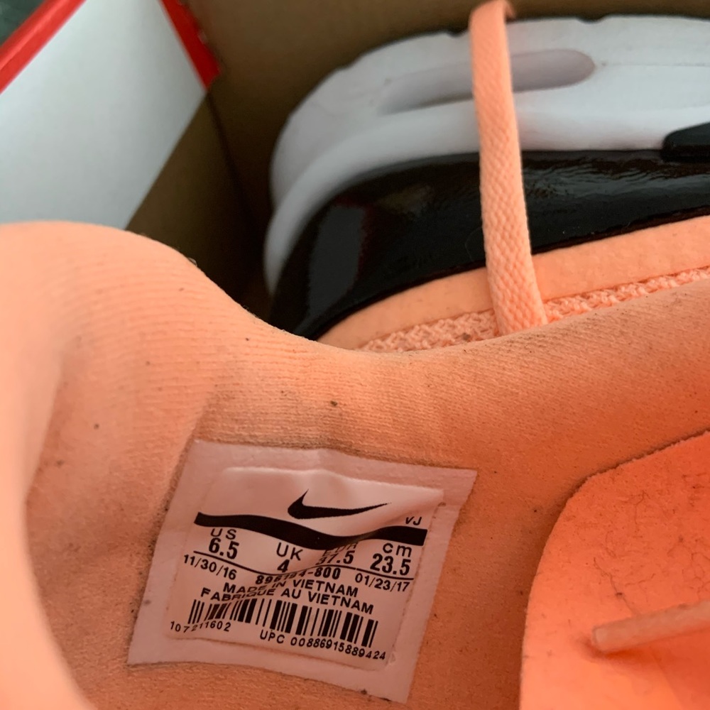 Sneakers - Picture 4 of 5